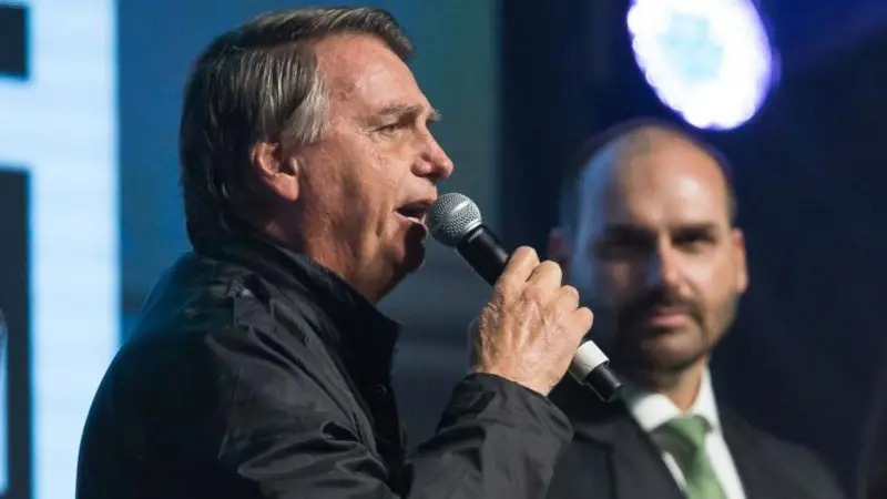 Asilo na Argentina, conversas com Malafaia e advogado de empresa de Trump: os argumentos da PF para indiciar Jair e Eduardo Bolsonaro