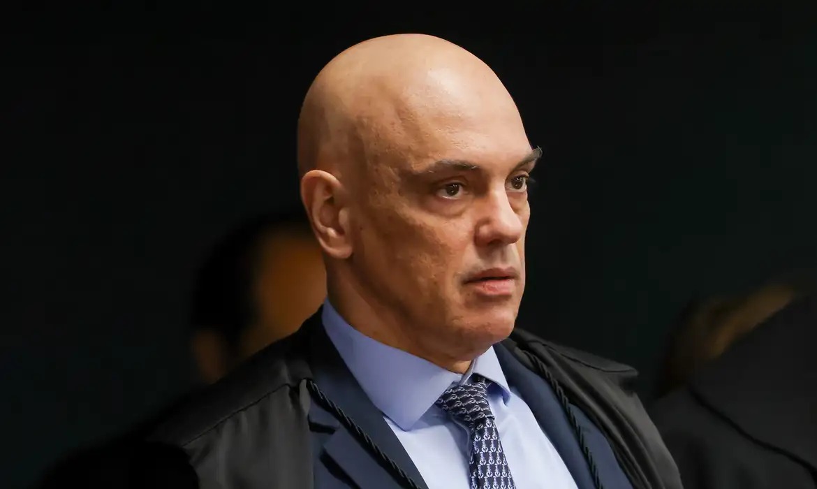 Moraes dá 48 horas para Bolsonaro explicar pedido de asilo à Argentina
