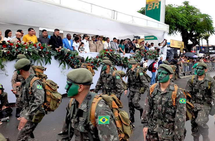 Santo Antônio de Jesus celebra a Independência do Brasil com desfile cívico-cultural e Avenida Ursicino Pinto de Queiroz é tomada por clima festivo; confira