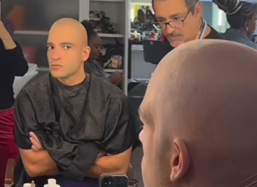 Humberto Carrão raspou a cabeça de verdade para 'Vale Tudo'?; confira