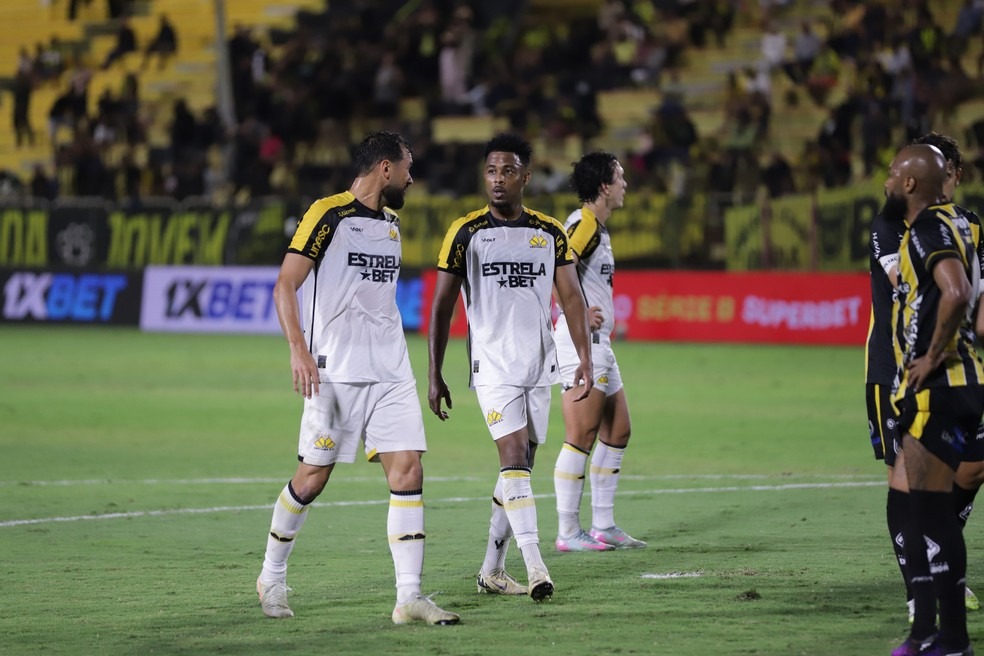Nos últimos cinco jogos, Criciúma não repetiu a zaga e sofreu apenas um gol
